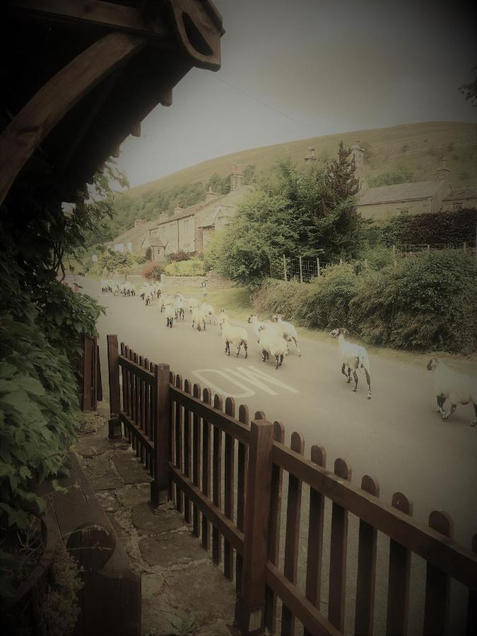 The Mad Hatter Buckden  Exterior photo